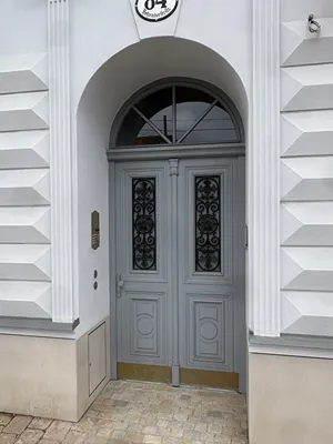 Renoviertes Haustor